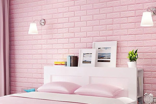 Mẫu giấy dán tường giả gạch màu hồng phòng ngủ